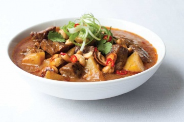 Slow Cooker Beef Massaman Curry